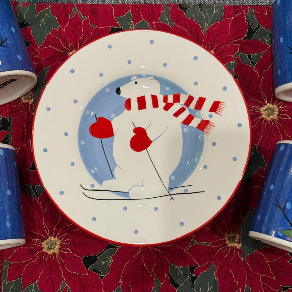 MESA Skiing Polar Bears Cute Seasonal 8-1/4”‎ Lunch Plates, Set of 4 NICE!